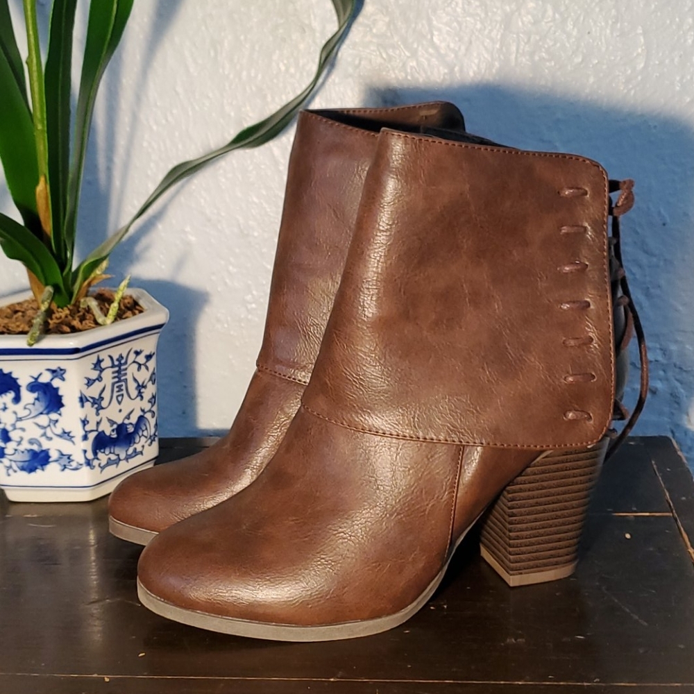 JG tie back ankle boots